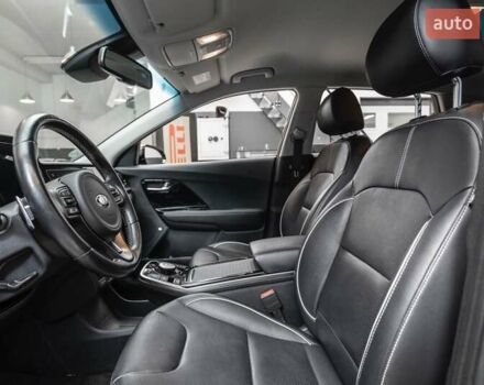 Сірий Кіа Niro, об'ємом двигуна 0 л та пробігом 77 тис. км за 14950 $, фото 9 на Automoto.ua