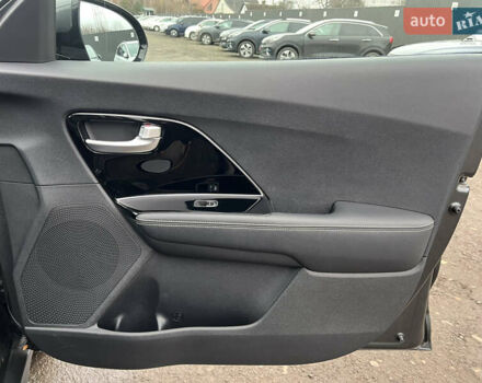 Серый Киа Niro, объемом двигателя 0 л и пробегом 107 тыс. км за 20903 $, фото 43 на Automoto.ua