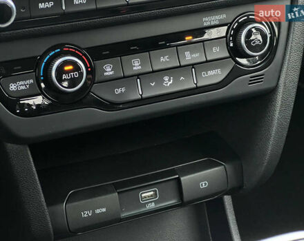 Серый Киа Niro, объемом двигателя 0 л и пробегом 107 тыс. км за 20903 $, фото 50 на Automoto.ua