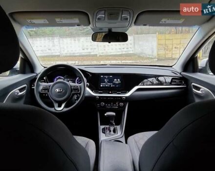Сірий Кіа Niro, об'ємом двигуна 1.58 л та пробігом 115 тис. км за 19800 $, фото 25 на Automoto.ua