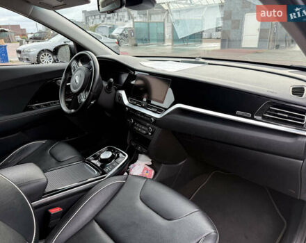 Серый Киа Niro, объемом двигателя 0 л и пробегом 77 тыс. км за 20990 $, фото 11 на Automoto.ua