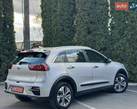 Сірий Кіа Niro, об'ємом двигуна 0 л та пробігом 141 тис. км за 17799 $, фото 9 на Automoto.ua