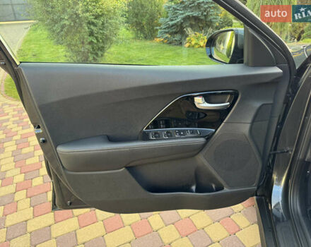 Серый Киа Niro, объемом двигателя 0 л и пробегом 117 тыс. км за 19300 $, фото 18 на Automoto.ua