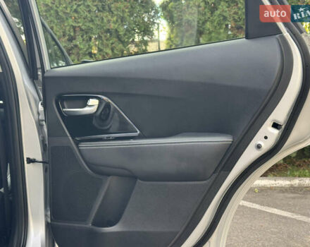 Сірий Кіа Niro, об'ємом двигуна 0 л та пробігом 141 тис. км за 17799 $, фото 40 на Automoto.ua