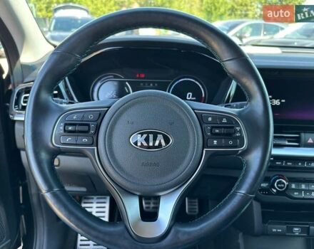 Серый Киа Niro, объемом двигателя 0 л и пробегом 97 тыс. км за 22200 $, фото 38 на Automoto.ua