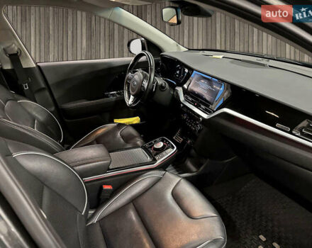 Серый Киа Niro, объемом двигателя 0 л и пробегом 98 тыс. км за 16400 $, фото 6 на Automoto.ua