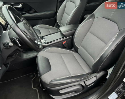 Серый Киа Niro, объемом двигателя 0 л и пробегом 107 тыс. км за 20903 $, фото 23 на Automoto.ua