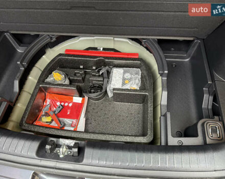 Сірий Кіа Niro, об'ємом двигуна 0 л та пробігом 50 тис. км за 22300 $, фото 75 на Automoto.ua