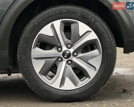 Серый Киа Niro, объемом двигателя 0 л и пробегом 107 тыс. км за 20903 $, фото 17 на Automoto.ua