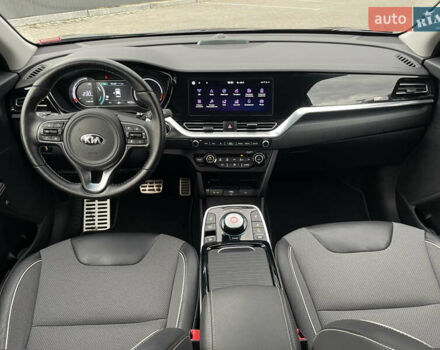 Сірий Кіа Niro, об'ємом двигуна 0 л та пробігом 52 тис. км за 22999 $, фото 33 на Automoto.ua