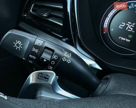 Сірий Кіа Niro, об'ємом двигуна 0 л та пробігом 100 тис. км за 21900 $, фото 47 на Automoto.ua