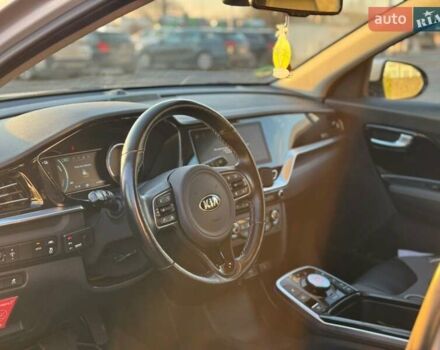 Серый Киа Niro, объемом двигателя 0 л и пробегом 110 тыс. км за 17800 $, фото 4 на Automoto.ua