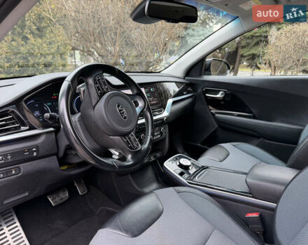 Сірий Кіа Niro, об'ємом двигуна 0 л та пробігом 149 тис. км за 17350 $, фото 34 на Automoto.ua