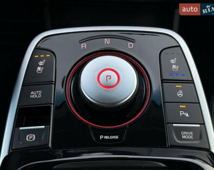 Сірий Кіа Niro, об'ємом двигуна 0 л та пробігом 97 тис. км за 22900 $, фото 65 на Automoto.ua