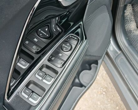 Сірий Кіа Niro, об'ємом двигуна 0 л та пробігом 76 тис. км за 18700 $, фото 14 на Automoto.ua