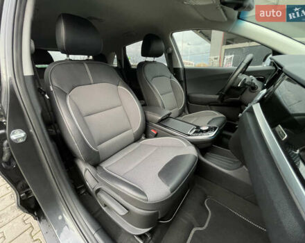 Сірий Кіа Niro, об'ємом двигуна 0 л та пробігом 52 тис. км за 22999 $, фото 61 на Automoto.ua