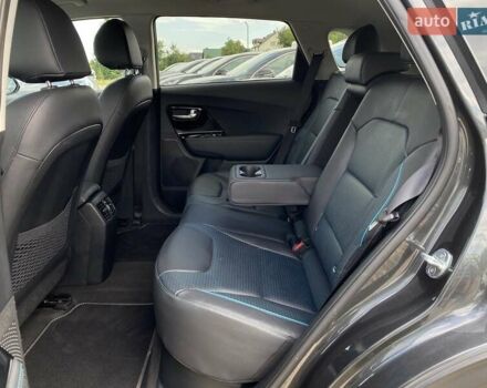 Серый Киа Niro, объемом двигателя 0 л и пробегом 66 тыс. км за 24200 $, фото 45 на Automoto.ua