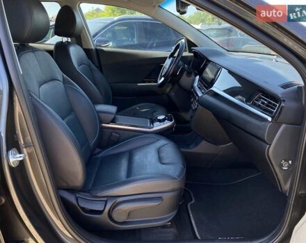 Серый Киа Niro, объемом двигателя 0 л и пробегом 67 тыс. км за 23400 $, фото 68 на Automoto.ua