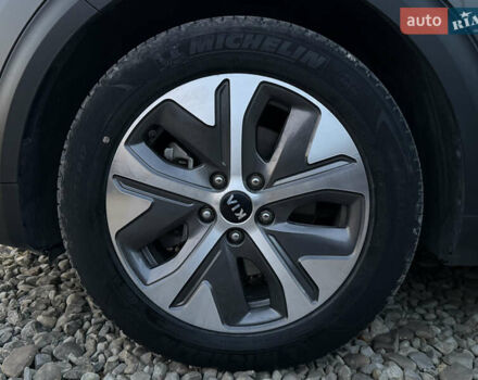 Серый Киа Niro, объемом двигателя 0 л и пробегом 82 тыс. км за 22900 $, фото 29 на Automoto.ua