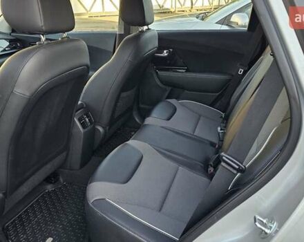 Серый Киа Niro, объемом двигателя 0 л и пробегом 40 тыс. км за 23300 $, фото 9 на Automoto.ua