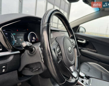 Серый Киа Niro, объемом двигателя 0 л и пробегом 147 тыс. км за 18450 $, фото 43 на Automoto.ua