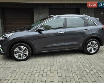Серый Киа Niro, объемом двигателя 0 л и пробегом 142 тыс. км за 17999 $, фото 4 на Automoto.ua