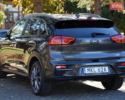 Сірий Кіа Niro, об'ємом двигуна 0 л та пробігом 99 тис. км за 22880 $, фото 4 на Automoto.ua