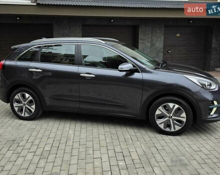 Серый Киа Niro, объемом двигателя 0 л и пробегом 153 тыс. км за 17950 $, фото 4 на Automoto.ua