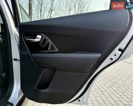 Киа Niro 2021 в Бердичеве на Automoto.ua Серый Киа Niro, объемом двигателя 0 л и пробегом 70 тыс. км за 21350 $, фото 85 на Automoto.ua