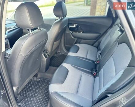 Сірий Кіа Niro, об'ємом двигуна 0 л та пробігом 105 тис. км за 19950 $, фото 21 на Automoto.ua