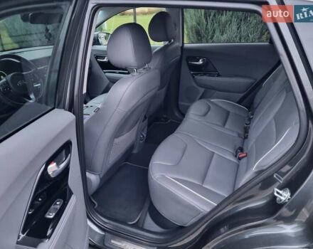 Серый Киа Niro, объемом двигателя 0 л и пробегом 42 тыс. км за 22850 $, фото 26 на Automoto.ua