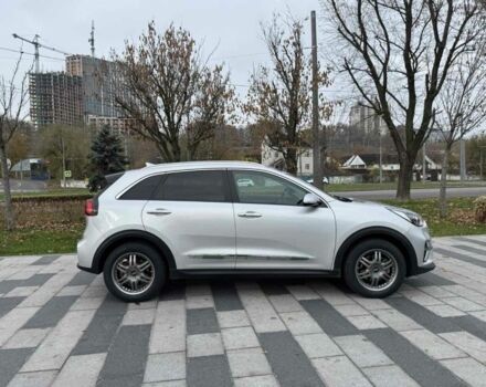 Сірий Кіа Niro, об'ємом двигуна 2 л та пробігом 101 тис. км за 19300 $, фото 1 на Automoto.ua