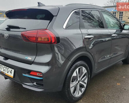 Сірий Кіа Niro, об'ємом двигуна 0 л та пробігом 106 тис. км за 20950 $, фото 6 на Automoto.ua
