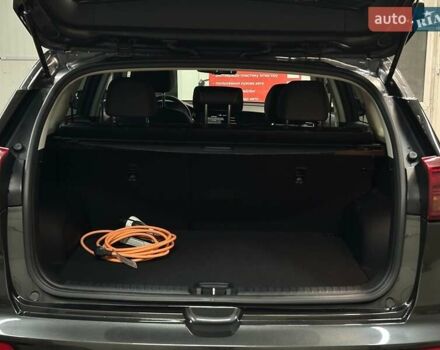 Серый Киа Niro, объемом двигателя 0 л и пробегом 37 тыс. км за 24900 $, фото 81 на Automoto.ua
