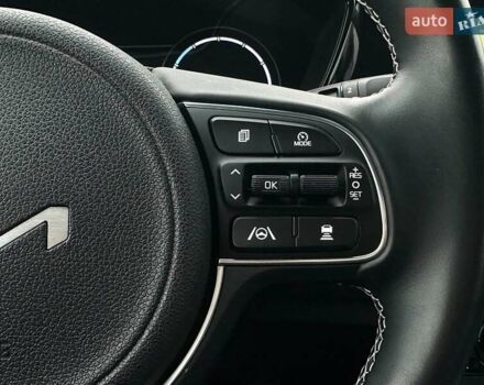 Серый Киа Niro, объемом двигателя 0 л и пробегом 37 тыс. км за 24900 $, фото 5 на Automoto.ua
