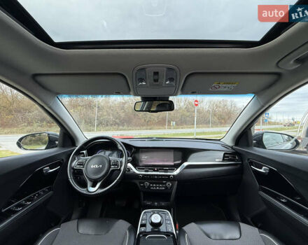 Сірий Кіа Niro, об'ємом двигуна 0 л та пробігом 81 тис. км за 18700 $, фото 3 на Automoto.ua