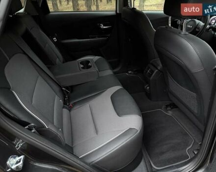 Сірий Кіа Niro, об'ємом двигуна 0 л та пробігом 72 тис. км за 22999 $, фото 69 на Automoto.ua
