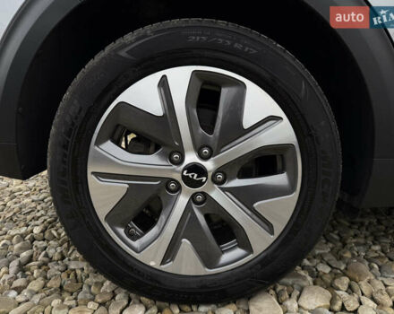 Серый Киа Niro, объемом двигателя 0 л и пробегом 70 тыс. км за 24400 $, фото 31 на Automoto.ua