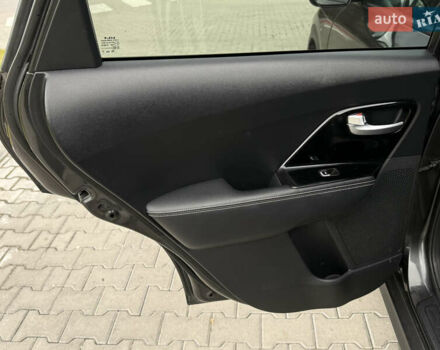 Сірий Кіа Niro, об'ємом двигуна 0 л та пробігом 81 тис. км за 18700 $, фото 16 на Automoto.ua
