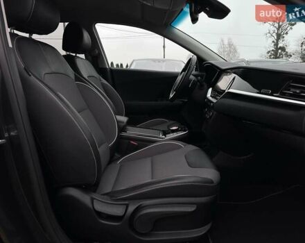 Серый Киа Niro, объемом двигателя 0 л и пробегом 37 тыс. км за 24900 $, фото 86 на Automoto.ua