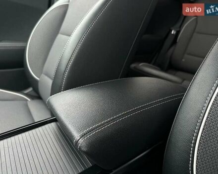 Серый Киа Niro, объемом двигателя 0 л и пробегом 37 тыс. км за 24900 $, фото 67 на Automoto.ua
