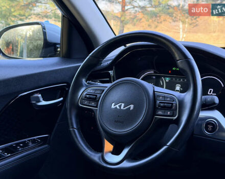 Сірий Кіа Niro, об'ємом двигуна 0 л та пробігом 60 тис. км за 22400 $, фото 17 на Automoto.ua