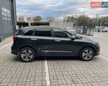 Серый Киа Niro, объемом двигателя 0 л и пробегом 74 тыс. км за 22700 $, фото 8 на Automoto.ua