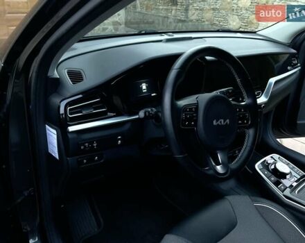 Серый Киа Niro, объемом двигателя 0 л и пробегом 82 тыс. км за 15999 $, фото 25 на Automoto.ua