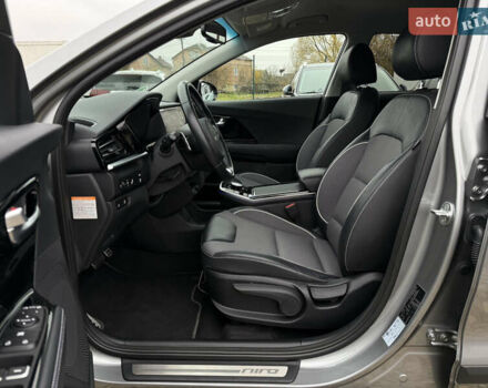 Серый Киа Niro, объемом двигателя 0 л и пробегом 70 тыс. км за 24400 $, фото 40 на Automoto.ua