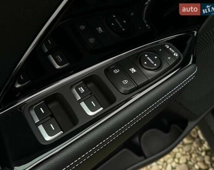 Серый Киа Niro, объемом двигателя 0 л и пробегом 37 тыс. км за 24900 $, фото 3 на Automoto.ua