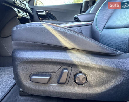 Сірий Кіа Niro, об'ємом двигуна 0 л та пробігом 60 тис. км за 22400 $, фото 10 на Automoto.ua