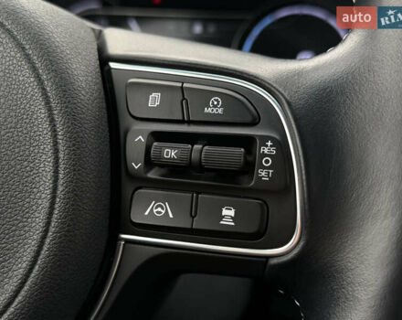 Серый Киа Niro, объемом двигателя 0 л и пробегом 70 тыс. км за 24400 $, фото 7 на Automoto.ua