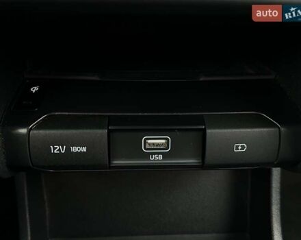 Сірий Кіа Niro, об'ємом двигуна 0 л та пробігом 44 тис. км за 24200 $, фото 6 на Automoto.ua