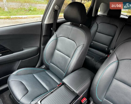 Серый Киа Niro, объемом двигателя 0 л и пробегом 37 тыс. км за 24800 $, фото 38 на Automoto.ua